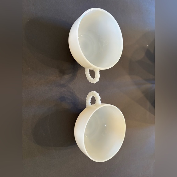 Vintage Hazel Atlas Opaque Milk Glass Tree of Life Plates & Cups 16 pieces - Picture 6 of 10